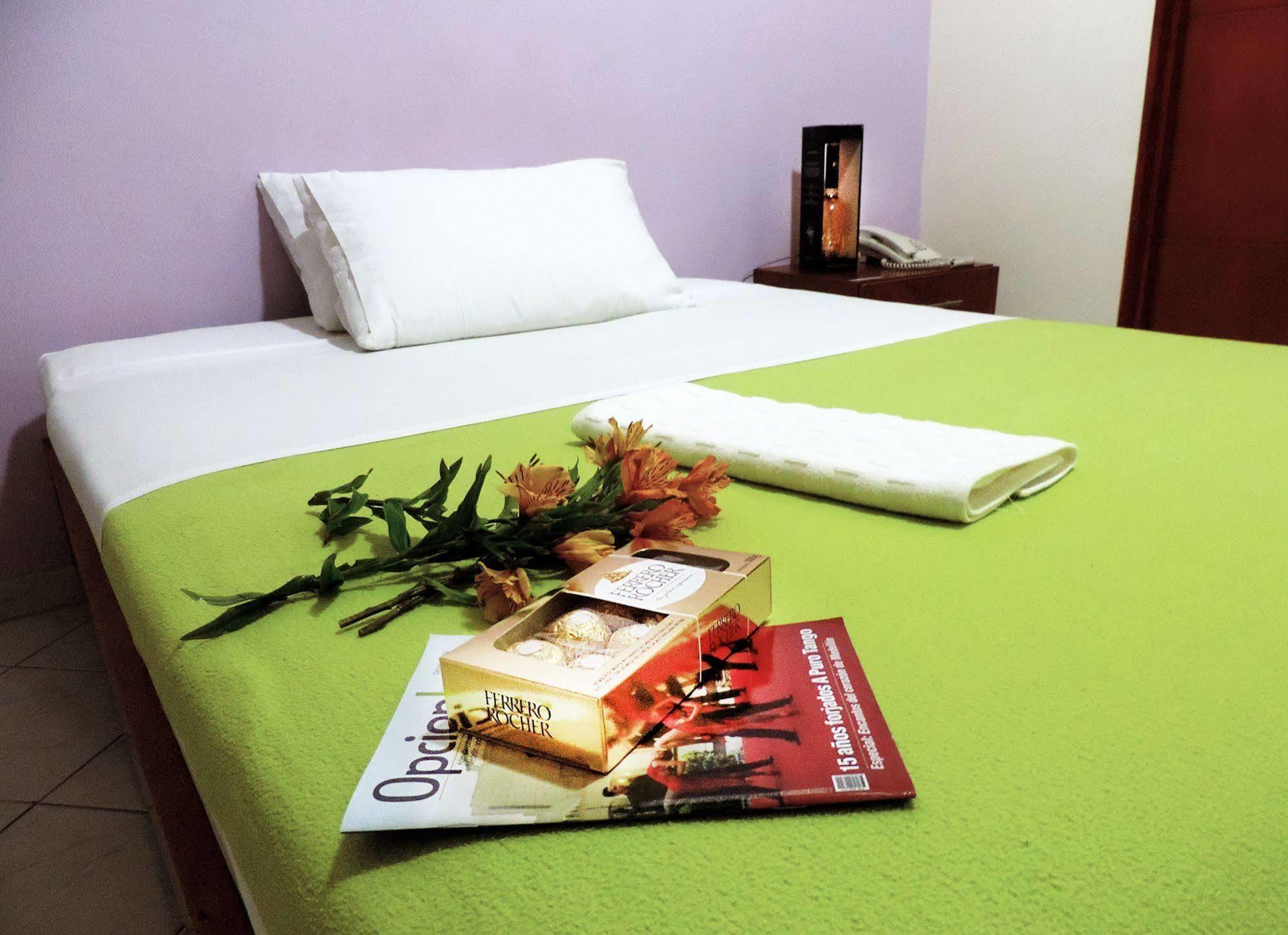 Casa Portico Hotel Medellín Buitenkant foto