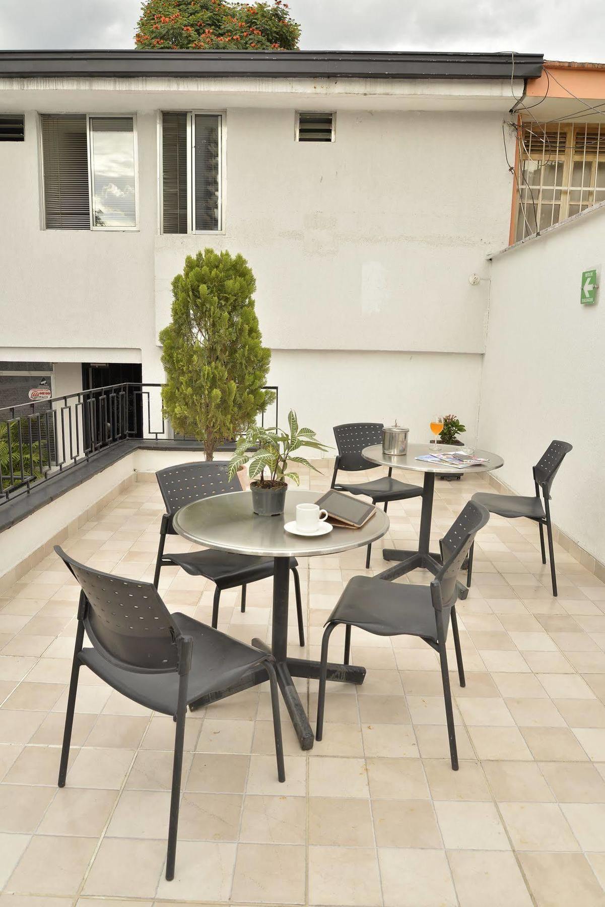 Casa Portico Hotel Medellín Buitenkant foto